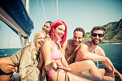 fiends having fun on a sail boat创意图片素材 - 500px Core RF
