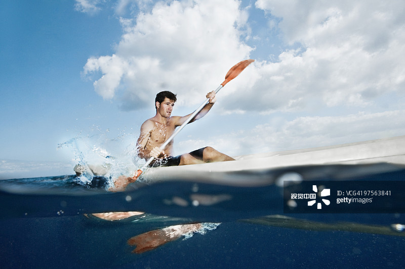 Man in a Sea Kayak Man in a Sea Kayak创意图片素材 - Corbis WO RF