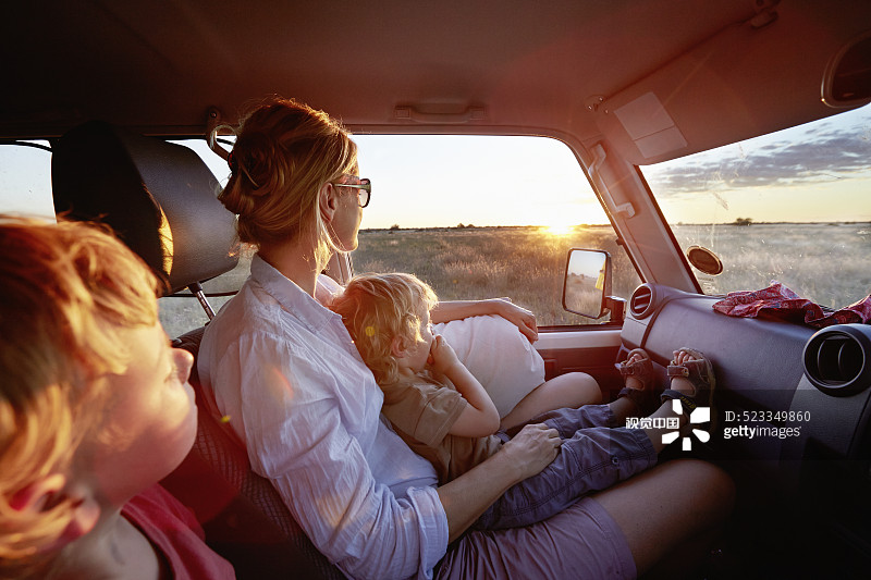 Family in a Toyota Landcruiser watching wildlife in the Nxai Pan National Park at sunset