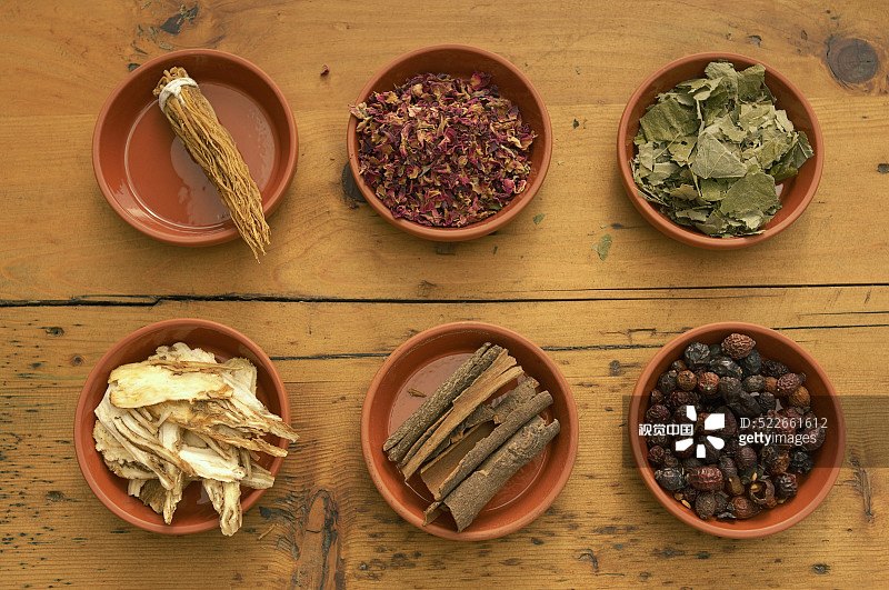 Ginseng, roseflower, St. John's wort, Chinese angelica, cinnamon sticks and dogrose Ginseng, roseflower, St. John's wort, Chinese angelica, cinnamon sticks and dogrose创意图片素材 - Corbis RF