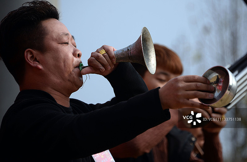 安徽亳州举行唢呐艺术大赛 百名唢呐高手齐聚一比高下