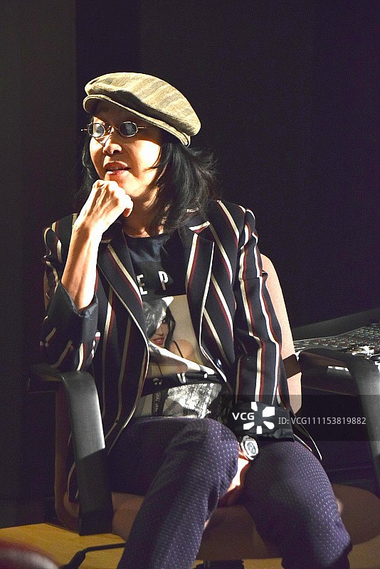 导演张婉婷拍纪录片获周润发支持 心疼演员零