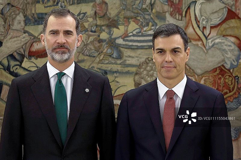 西班牙新首相桑切斯宣誓就职