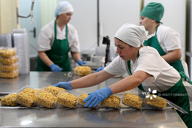 2018俄罗斯世界杯前瞻:喀山食品店制作饼干饮