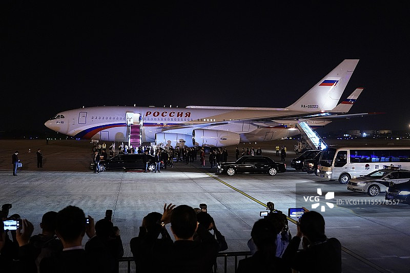 俄罗斯总统普京乘专机抵达青岛