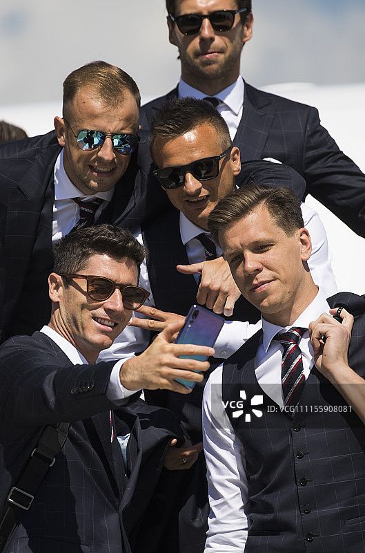 2018俄罗斯世界杯:波兰队飞抵索契 帅炸莱万与