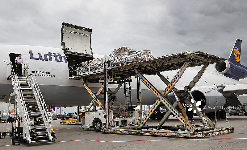 巴西世界杯半决赛球门运抵法兰克福 曾见证1-