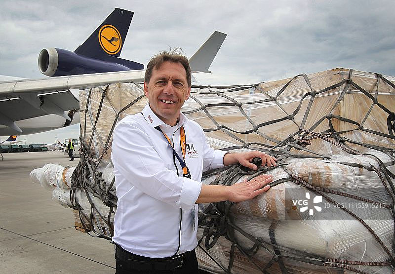 巴西世界杯半决赛球门运抵法兰克福 曾见证1-