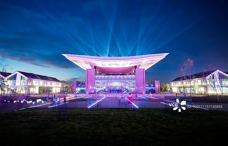 太阳能小镇惊艳亮相 成山东德州新地标