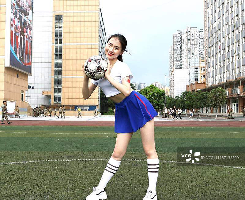 2018俄罗斯世界杯:成都00后学生化身足球宝