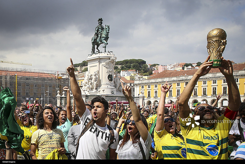 2018世界杯1\/8决赛:巴西Vs墨西哥 球迷助威观