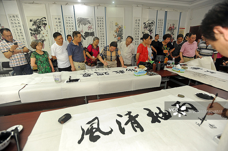 武汉一社区举办清风助廉廉政书画展