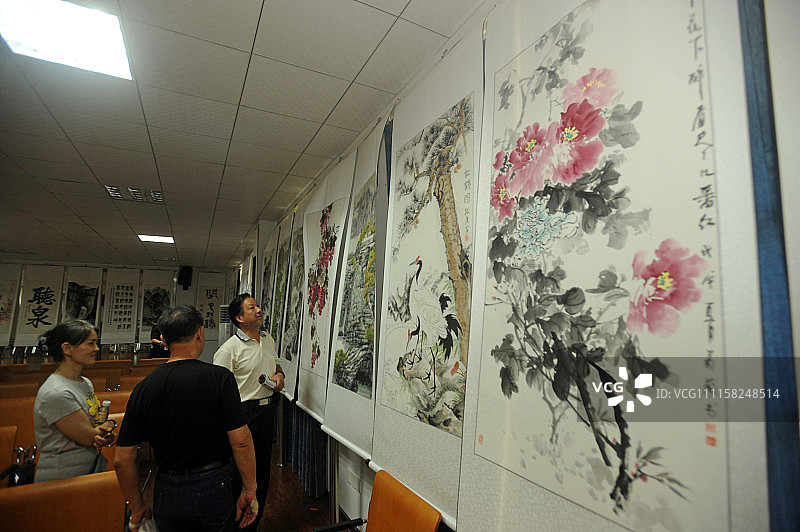 武汉一社区举办清风助廉廉政书画展