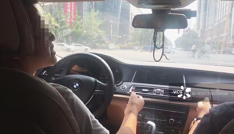 成都:车子泡水送修一个月 保险赔付4万多5S店