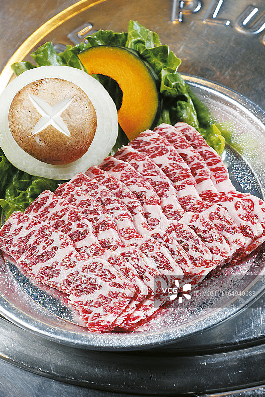 香港:韩式部队锅配秘制酱料够丰盛 生牛肉石锅