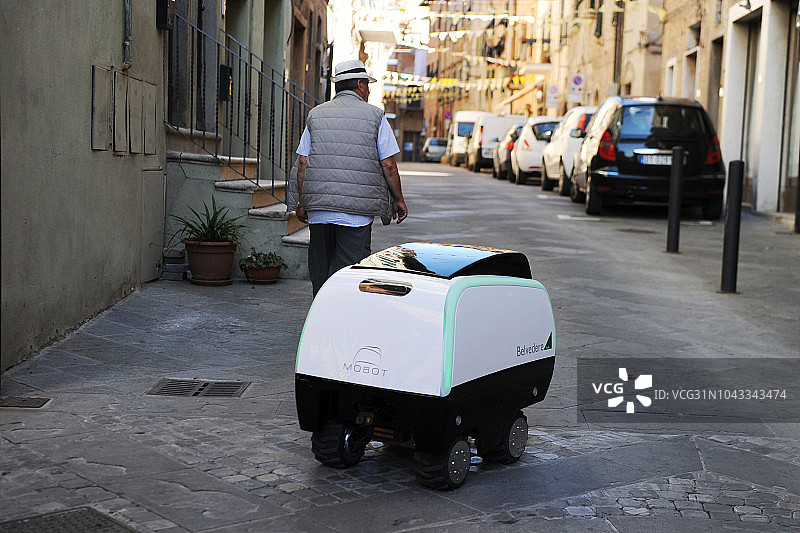 意大利小镇首个机器人购物车试验上路 APP轻