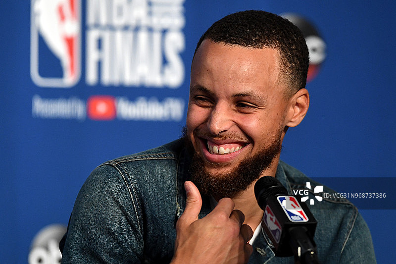 17\/18NBA总决赛第3场:骑士102-110勇士 詹姆