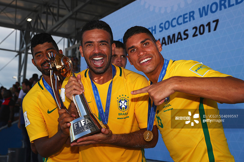 2017沙滩足球世界杯决赛:巴西夺冠捧杯
