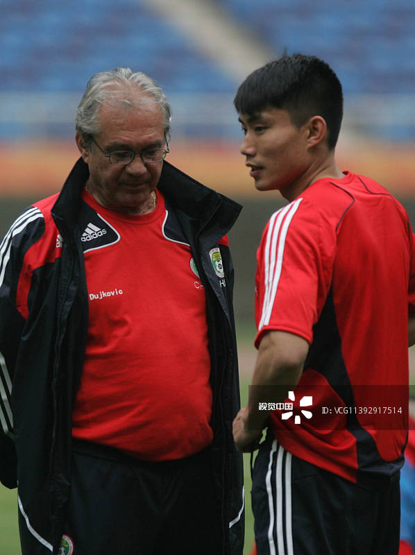 中国男足备战世界杯预选赛  郑智回归国家队