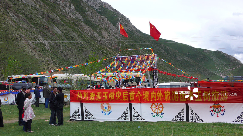 青海玉树灾后首批帐篷宾馆开业 迎来高端旅游团