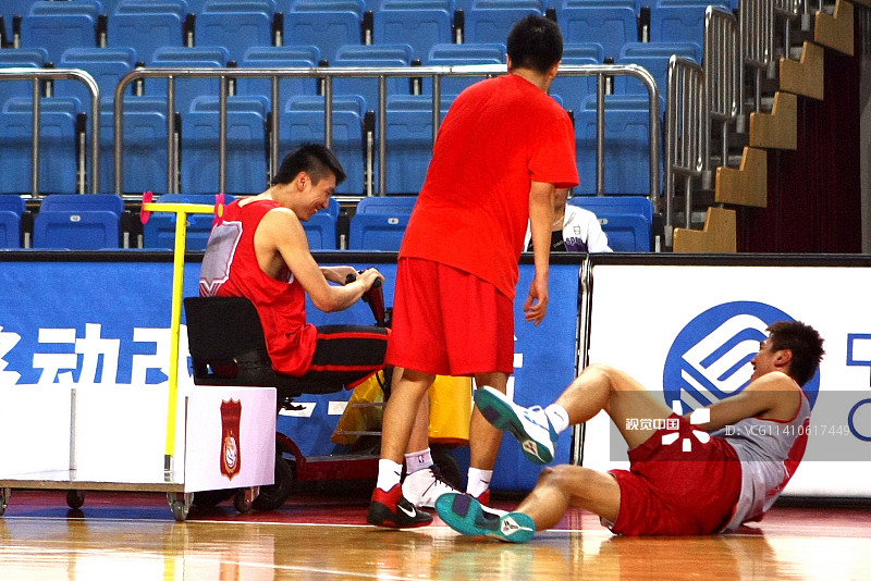 2010男篮亚运热身赛前瞻:中国男篮济源备战  孙