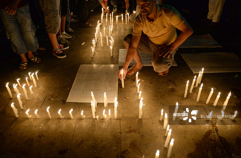 摩洛哥民众秉烛示威 愤怒抗议国王特赦西班牙