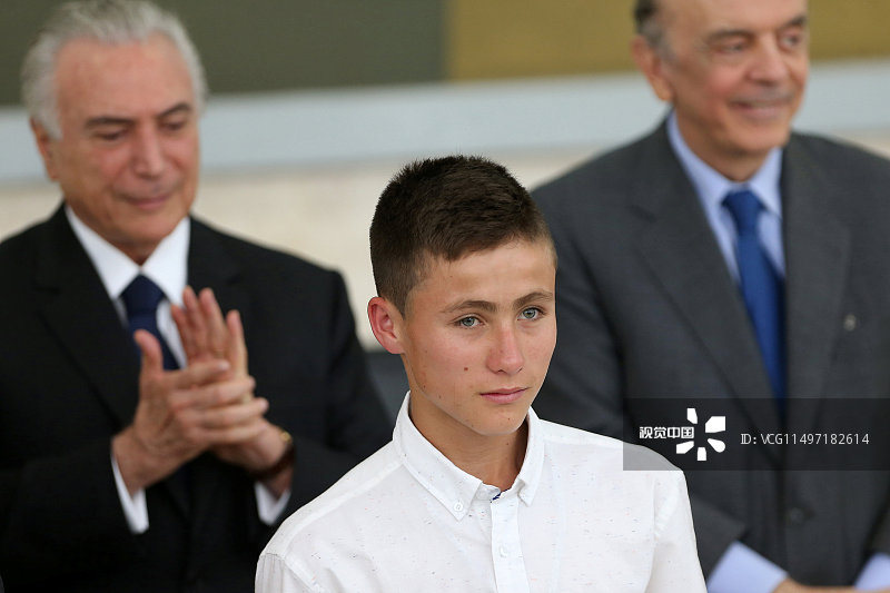 巴西总统为沙佩科恩斯空难救援人士颁发奖章