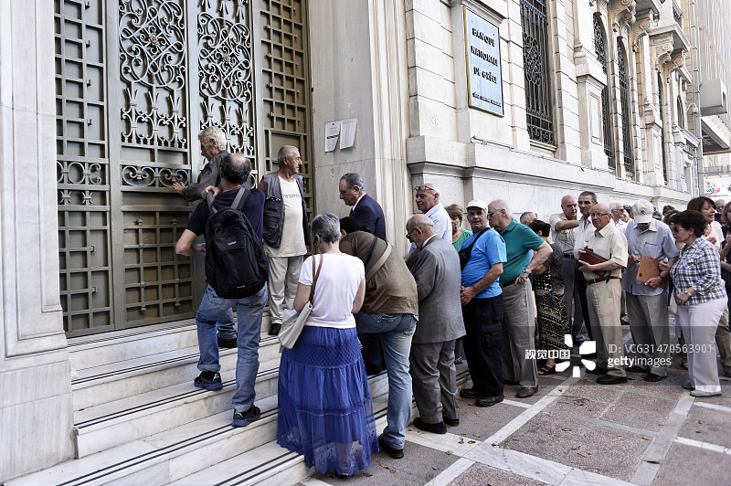 希腊银行关闭3周后重开 每周最高取420欧元