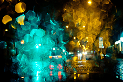 Light trails on a city street at night 500px图片素材