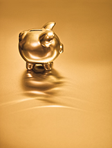 Gold piggy bank on metal background corbis图片素材