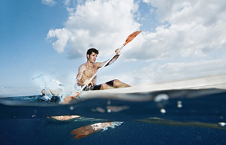 Man in a Sea Kayak corbis图片素材