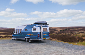 Large camper van parked overlooking the North York Moors, England, UK corbis圖片素材