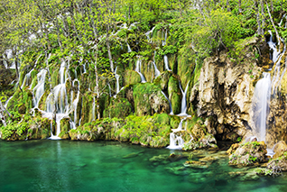 Waterfalls in the Parco nazionale dei laghi di Plitvice corbis圖片素材