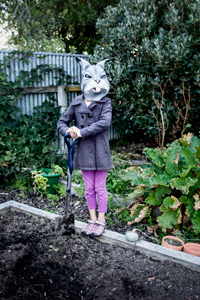 Rabbit doing gardening gettyimages图片素材