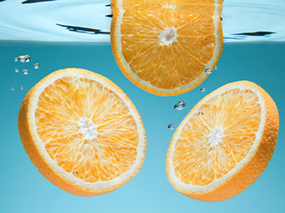 Slices of orange underwater gettyimages圖片素材
