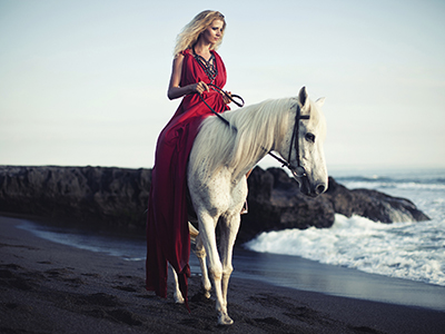 Woman rides along the beach on a horse gettyimages图片素材