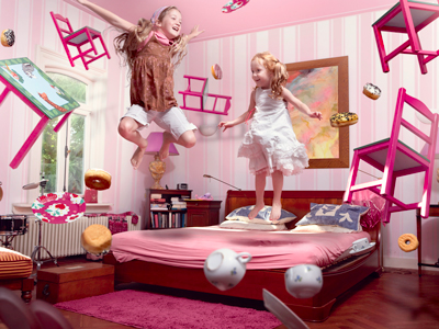 Two girls in the middle of a floating tea party gettyimages圖片素材